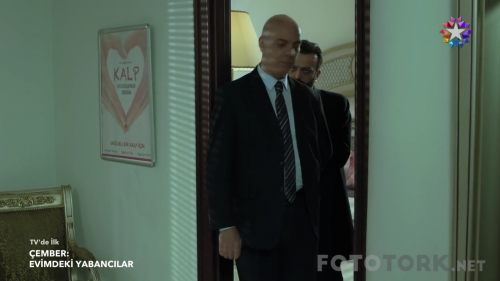 Cember.EvimdekiYabancilar.HDTvRip.720p.AC3.by.TheWelleTy.TORK.mkv_001303742.png