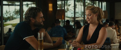 Cennette-Sorun-Var---Snatched-2017-1080p-BluRay-x264-DUAL-TR-ENG-TORK.mkv_snapshot_00.22.39_2017.10.02_21.35.58.jpg