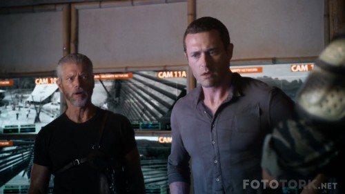 Terra-Nova-S01E01E02-x265-1080p-WEB-DL-TORK.mkv_snapshot_01.04.04_2017.10.08_18.13.10.jpg