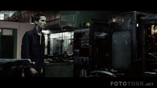 The-Machinist-2004-1080p-BluRay-x265-DUAL-TR-ENG-TORK.mkv_snapshot_00.51.13_2017.10.26_18.54.44.jpg