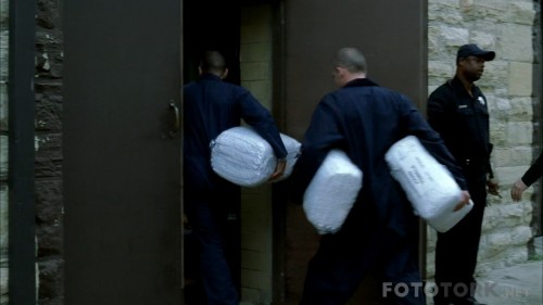 Prison-Break-S01E08-x265-1080p-BluRay.mkv_snapshot_10.44.jpg