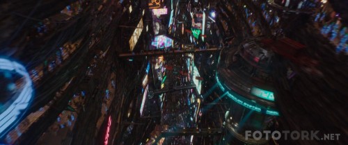 Valerian.and.the.City.of.a.Thousand.Planets.2017.1080p.WEB-DL.H264.AC3-EVOEtHD.mkv_snapshot_00.23.16_2017.11.04_04.51.48.jpg