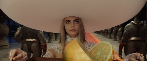 Valerian.and.the.City.of.a.Thousand.Planets.2017.1080p.WEB-DL.H264.AC3-EVOEtHD.mkv_snapshot_01.31.06_2017.11.04_04.59.21.jpg
