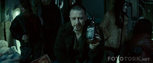 Atomic.Blonde.2017.m1080p.BluRay.x264-DUAL.TR.ENG.mkv_snapshot_00.11.16_2017.11.06_08.44.09.jpg