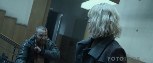 Atomic.Blonde.2017.m1080p.BluRay.x264-DUAL.TR.ENG.mkv_snapshot_01.13.36_2017.11.06_08.46.00.jpg