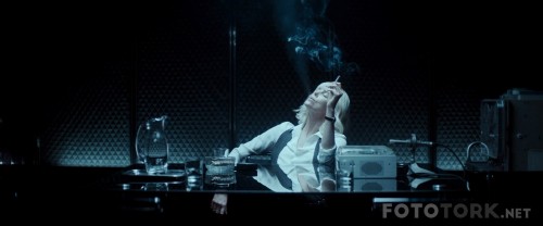 Atomic.Blonde.2017.m1080p.BluRay.x264-DUAL.TR.ENG.mkv_snapshot_01.42.06_2017.11.06_08.45.04.jpg