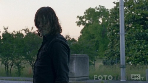 The.Walking.Dead.S08E03.720p.HDTV.x264-AVS.mkv_snapshot_39.26_2017.11.09_04.53.43.jpg