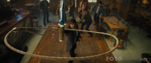 Kingsman---Altin-Cember-2017-1080p-WEB-DL-DD5.1-x264-FGT-TR-Altyazi-TORK-1.mkv_snapshot_01.12.23.jpg
