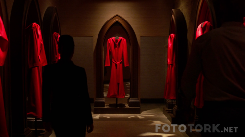 Marvels.Runaways.S01E01.720p.WEB.h264.mkv_000950411.png