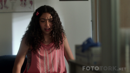 Marvels.Runaways.S01E01.720p.WEB.h264.mkv_001641157.png