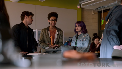 Marvels.Runaways.S01E02.720p.WEB.h264.mkv_0000407296f2a4250013a815d.png