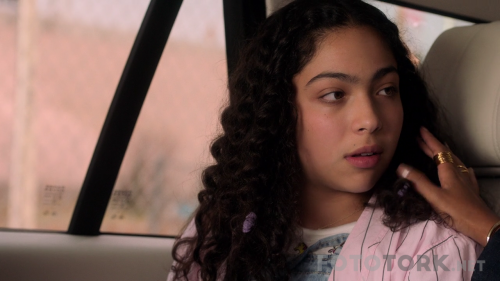 Marvels.Runaways.S01E03.720p.WEB.h264.mkv_001577553.png