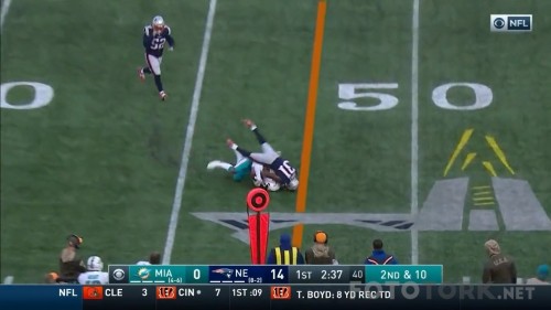 NFL-Miami-Dolphins-vs-New-England-Patriopts-26.11.2017-720p-HDTVRip-x264-ENG-AC3-TORK.mkv_snapshot_00.22.53.jpg