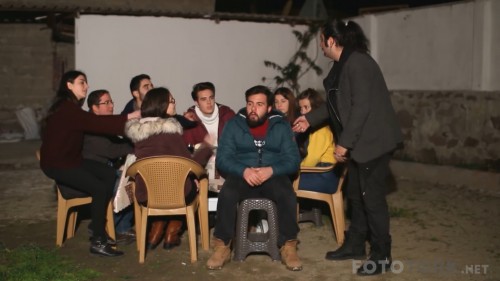 Bir-Damla-Ask-2017-1080p-WEB-DL-x264-AC3-by-playdevil-TORK.mkv_snapshot_01.02.38.jpg