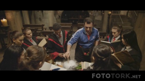 Sihirbazlik-Okulunda-Bir-Turk-2015-720p-WEB-DL-x264-AC3-TORK.mkv_snapshot_00.59.10.jpg