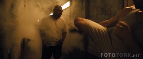 Kickboxer-Retaliation-2017-1080p-WEBRip-x264-FGT-TR-Altyazi-TORK.mkv_snapshot_00.26.07.jpg