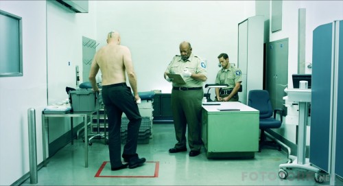 Brawl-in-Cell-Block-99---99.-Hucre-Blogunda-Kavga-2017-1080p-10bit-BluRay-6CH-x265-HEVC-TR-Altyazi-TORK.mkv_snapshot_00.49.37.jpg