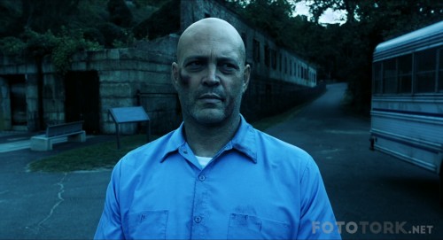 Brawl-in-Cell-Block-99---99.-Hucre-Blogunda-Kavga-2017-1080p-10bit-BluRay-6CH-x265-HEVC-TR-Altyazi-TORK.mkv_snapshot_01.15.53.jpg