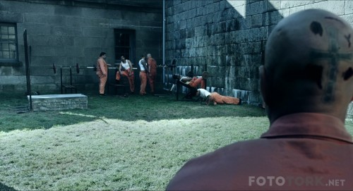 Brawl-in-Cell-Block-99---99.-Hucre-Blogunda-Kavga-2017-1080p-10bit-BluRay-6CH-x265-HEVC-TR-Altyazi-TORK.mkv_snapshot_01.25.02.jpg