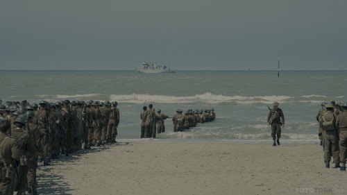Dunkirk-2017-2160p-BluRay-REMUX-HEVC-DTS-HD-MA-5.1-FGT.mkv_snapshot_00.05.22.jpg