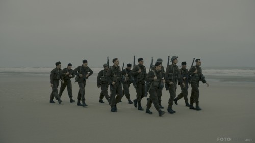 Dunkirk-2017-2160p-BluRay-REMUX-HEVC-DTS-HD-MA-5.1-FGT.mkv_snapshot_00.52.37.jpg