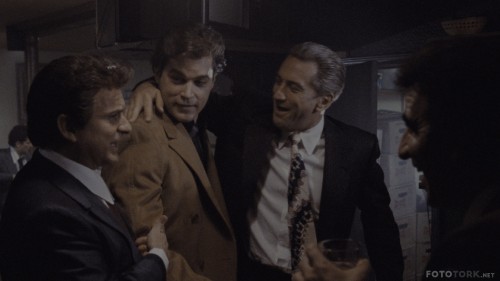 Goodfellas-1990-2160p-BluRay-REMUX-HEVC-DTS-HD-MA-5.1-FGT.mkv_snapshot_01.40.12.jpg