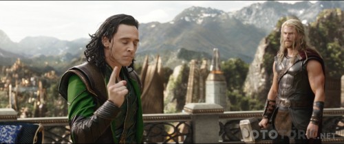 Thor-Ragnarok-2017-1080p-BluRay-x264-DUAL-TR-ENG-TORK.mkv_snapshot_00.13.50.jpg