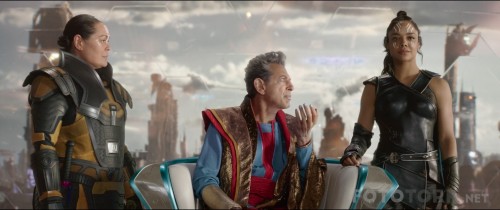 Thor-Ragnarok-2017-1080p-BluRay-x264-DUAL-TR-ENG-TORK.mkv_snapshot_00.37.07.jpg