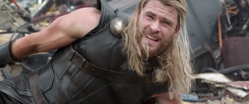 Thor-Ragnarok-2017-720p-BluRay-x264-DUAL-TR-ENG-TORK.mkv_snapshot_00.30.03.jpg