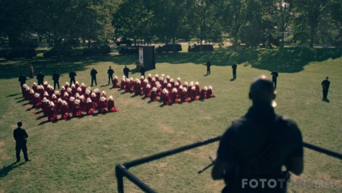 The.Handmaids.Tale.S01E01.Offred.1080p.AMZN.WEBRip.DD5.1.x265-LGC.mkv_snapshot_45.03.jpg
