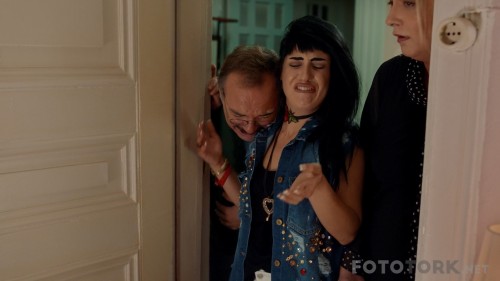 Aile-Arasinda-2017-1080p-WEB-DL-x264-SanSurSuz-TORK.mkv_snapshot_00.23.28.jpg