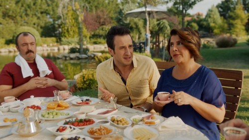 Aile-Arasinda-2017-1080p-WEB-DL-x264-SanSurSuz-TORK.mkv_snapshot_00.39.38.jpg