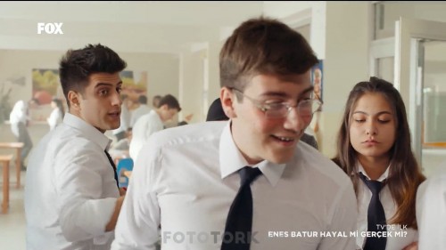 Enes.Batur.Hayal.mi.Gercek.mi.2018.1080p.AC3.by.TheWelleTy.TORK.mkv_snapshot_00.09.39.835.jpg