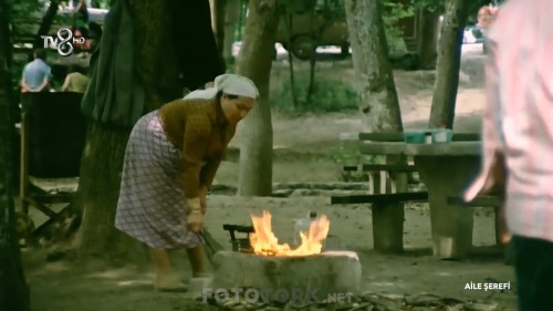 Aile.Serefi.1976.1080p.AC3.by.TheWelleTy.TORK.mkv_snapshot_00.54.21.253.jpg