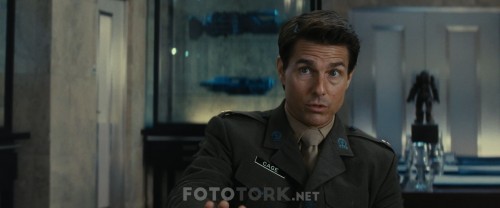 Yarinin-Sinirinda---Edge-of-Tomorrow-2014-1080p-BluRay-x265-HEVC-DUAL-TR-ENG-TORK.mkv_snapshot_00.05.28.jpg