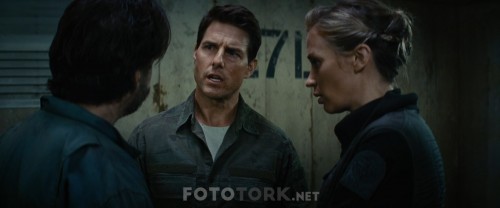 Yarinin-Sinirinda---Edge-of-Tomorrow-2014-1080p-BluRay-x265-HEVC-DUAL-TR-ENG-TORK.mkv_snapshot_00.41.03.jpg