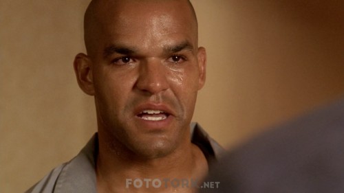Prison-Break-S03E03.mkv_snapshot_02.16.jpg