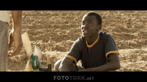 The.Boy.Who.Harnessed.the.Wind.2019.1080p.NF.WEB-DL.DUAL.TR-ENG.TORK.mkv_snapshot_01.21.56.886.jpg
