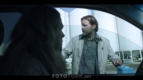 Black-Summer-2019-S01E01-Insan-Seli-NF-1080p-WEB-DL-x264-DUAL-TR-ENG-TORK.mkv_snapshot_22.18.668.jpg