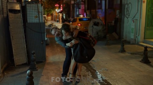 Aile-Arasinda-2017-720p-WEB-DL-x264-SanSurSuz-TORK.mkv_snapshot_00.58.06.jpg