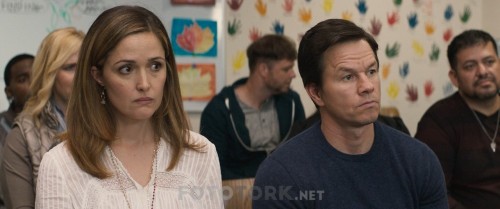 Instant.Family.2018.720p.BluRay.AC3.DuaL.TR-ENG.TORK.mkv_snapshot_00.09.39.204.jpg