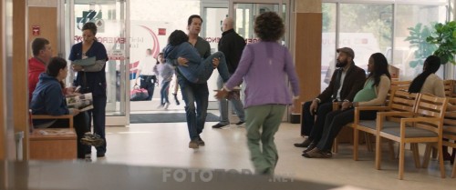Instant.Family.2018.720p.BluRay.AC3.DuaL.TR-ENG.TORK.mkv_snapshot_01.00.45.604.jpg