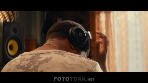 Beats.2019.1080p.NF.WEB-DL.DDP5.1.x264.DuaL.TR-ENG.TORK.mkv_snapshot_00.15.10.910.jpg