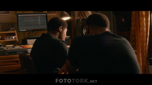 Beats.2019.1080p.NF.WEB-DL.DDP5.1.x264.DuaL.TR-ENG.TORK.mkv_snapshot_00.46.24.782.jpg