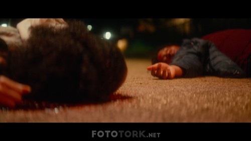 Beats.2019.1080p.NF.WEB-DL.DDP5.1.x264.DuaL.TR-ENG.TORK.mkv_snapshot_01.26.53.208.jpg