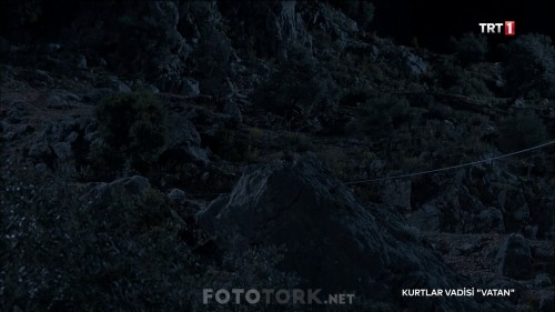 Kurtlar.Vadisi.Vatan.2017.HDTvRip.1080p.x264.AC3.by.cideli37.TORK.mkv_snapshot_00.34.33.jpg