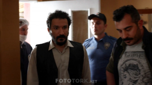 Behzat.C.Bir.Ankara.Polisiyesi.S04B2.1080p.WEBRip.AC3.TORK.mkv_snapshot_04.44.957.jpg