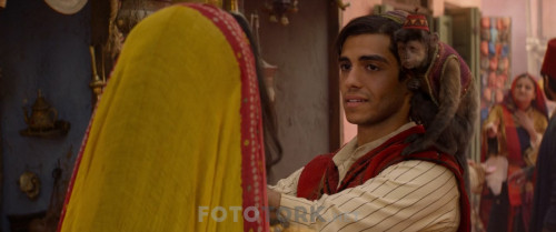 Aladdin.2019.720p.BluRay.x264.AC3.DUAL.TR-ENG.TORK.mkv_snapshot_00.04.57.548.jpg