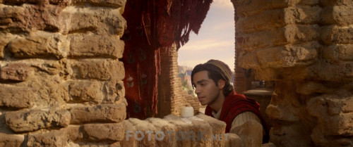 Aladdin.2019.720p.BluRay.x264.AC3.DUAL.TR-ENG.TORK.mkv_snapshot_00.18.22.311.jpg
