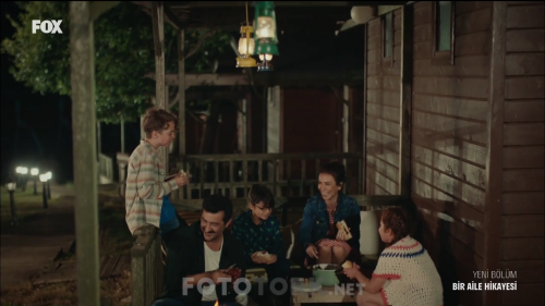 Bir.Aile.Hikayesi.BL.14.720p.HDTvRip.AC3.by.TheWelleTy.TORK.mkv_006348648.png